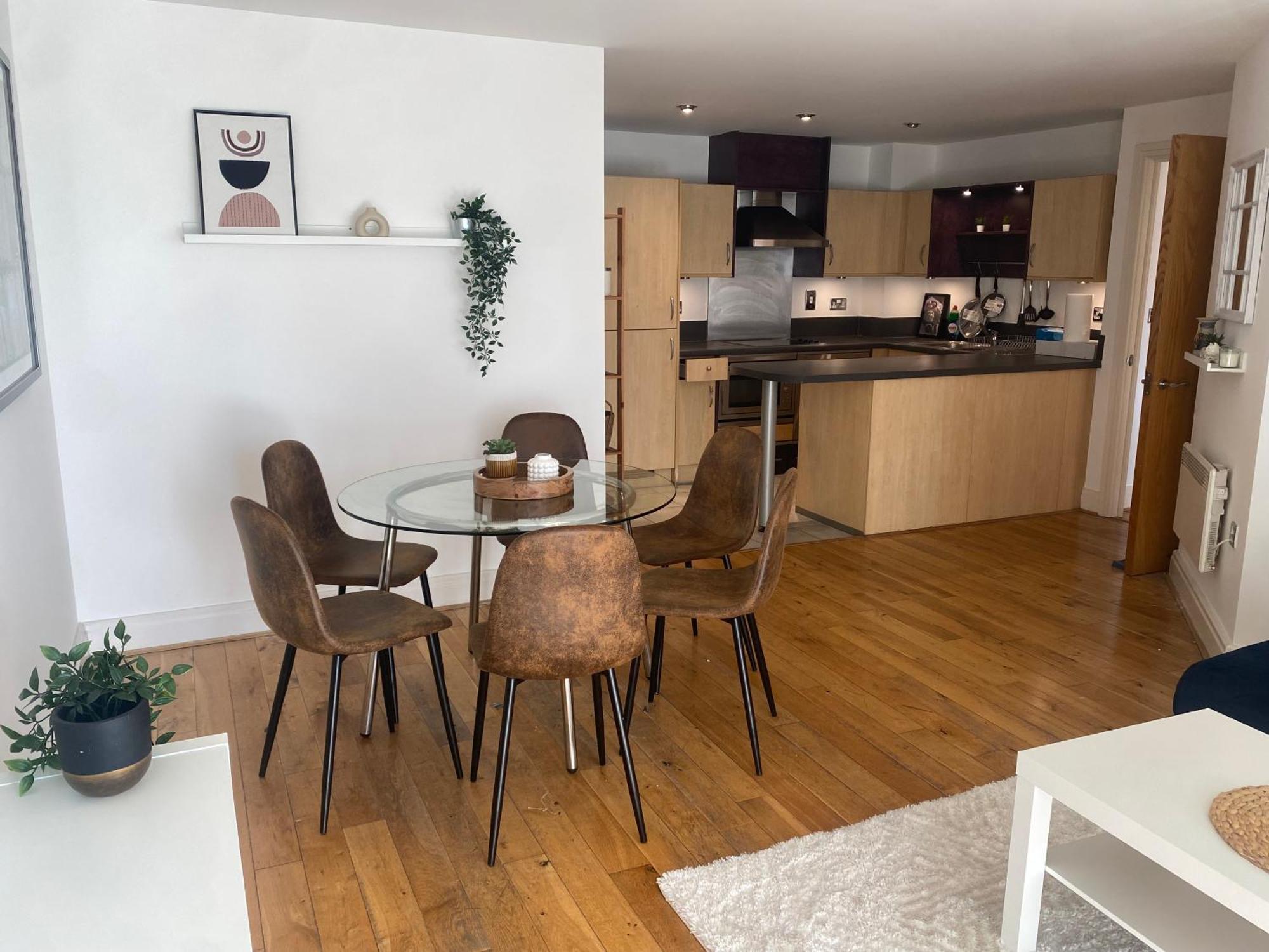 2 Bedroom Flat In Riverside West London Exterior photo